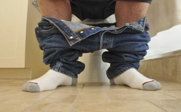لماذا لا يجب الجلوس على المرحاض لأكثر من 15 دقيقة؟