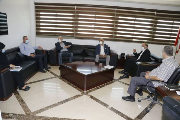 حسن استقبل نوابا وعرض معهم أزمة الدواء