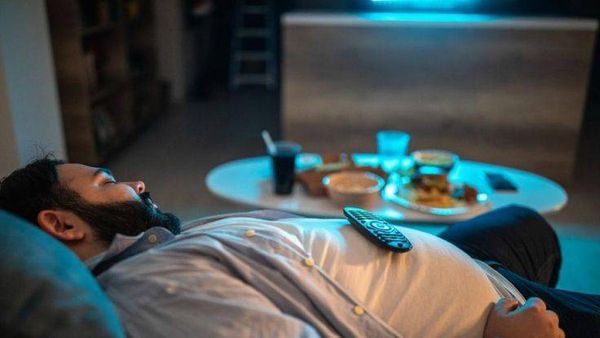 لماذا نشعر بالخمول بعد الغداء؟