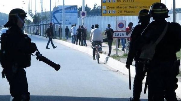 هولاند يريد تفكيك مخيم كاليه بالكامل