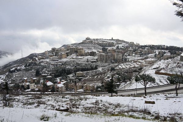 أمطار غزيرة وثلوج تقطع الطرق الجبلية وتحذير من 