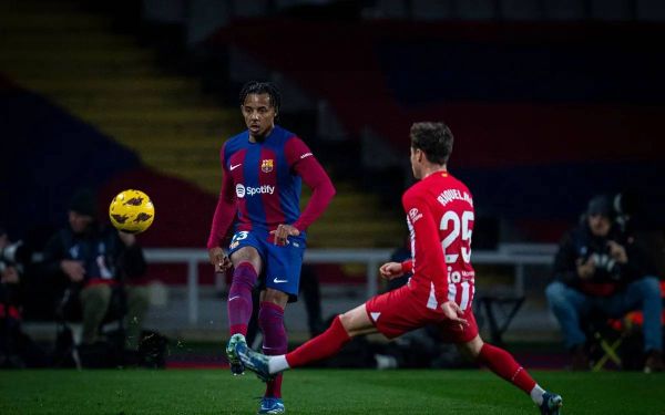 قمة برشلونة وأتلتيكو تحسم صدارة الليغا وريال مدريد ينتظر الهدية