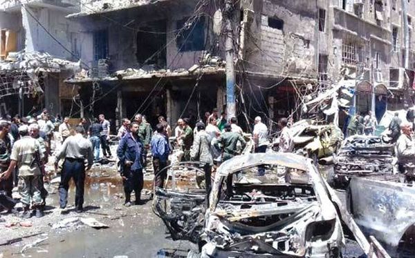 الجيش السوري و«سوريا الديموقراطية» يتقدمان في منبج والطبقة
تفجيران انتحاريان ضربا منطقة السيدة زينب