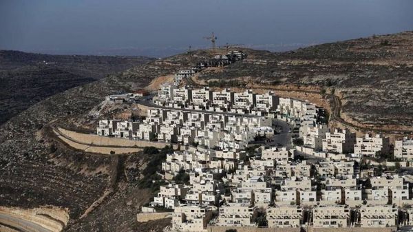 بناء 126 وحدة استيطانية جديدة في الضفة
 الاحتلال يكثف اعتقالاته ومداهماته