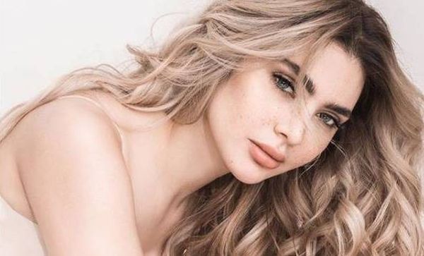 بالصورة.. قمر تصدم جمهورها وتظهر باطلالة جريئة!