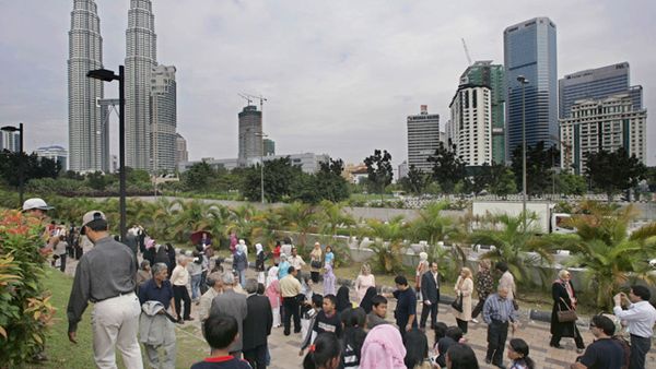 ماليزيا تستقطب 25.7 مليون سائحًا أجنبيًا خلال عام 2013 