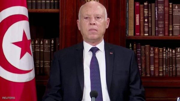 قيس سعيد يتعهد بتعزيز الأمن والاستقرار في تونس