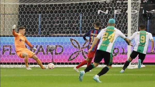 كلاسيكو ناري بين ريال مدريد وبرشلونة في نهائي كأس السوبر الاسبانية الأحد