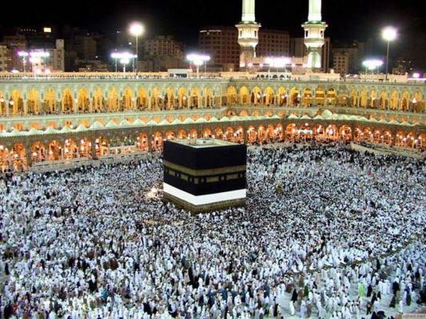 الحجاج يتوافدون على مشعر منى إيذانا ببدء المناسك