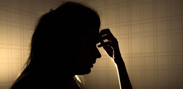 زوجة فنان عربي تكشف: "ضربي بوحشية أمام ابني" (فيديو)