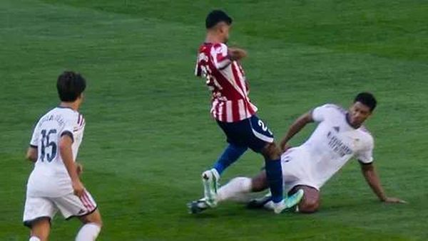 لجنة الحكام تحسم جدل ديربي مدريد: طرد كانغ إن لي كان مستحقًا