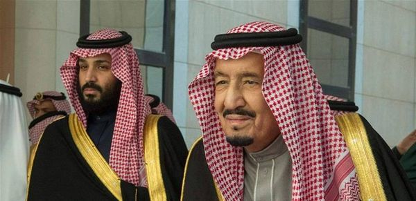 "الغارديان" تتحدّث عن "خلاف مزعوم" بين الملك السعودي وولي عهده!