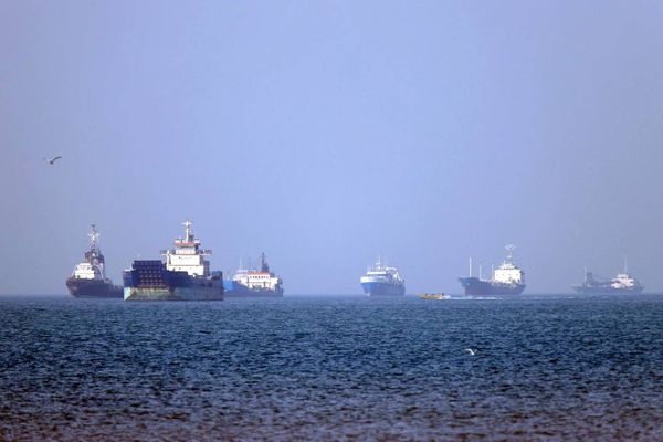 إيران ترد على ترامب: ناقلات نفط تعبر مضيق هرمز رغم الحصار
