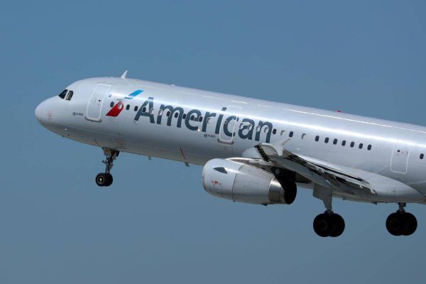 U.S. shutdown hangs over airlines even as profits beat