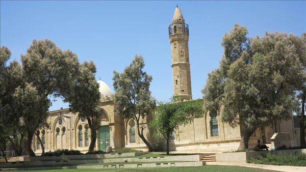 "حماس" تعلّق على سماح سلطات الإحتلال بإقامة حفل غنائي في ساحة مسجد بئر السبع التاريخي