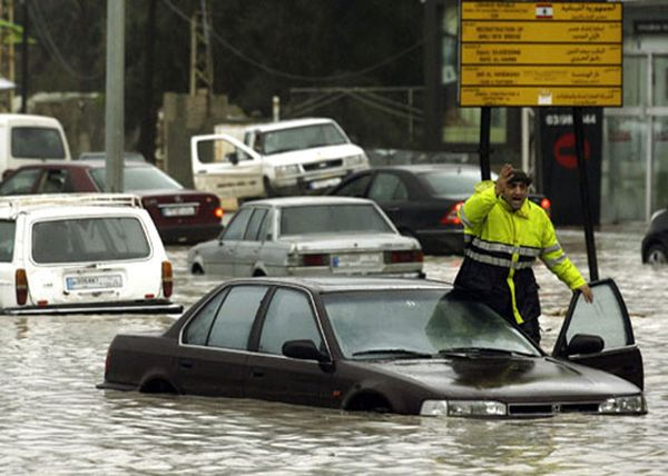 حولوا العاصفة إلى رعب للمواطنين بدلاً من استقبال الثلوج البيضاء بفرح ...
رعد ينتقد دفاع سليمان عن السعودية وزوار الرئيس: لبنان يُحكم من بعبدا وليس من حارة حريك