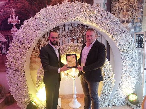 أوروميديا تكرّم Narciss Flowers