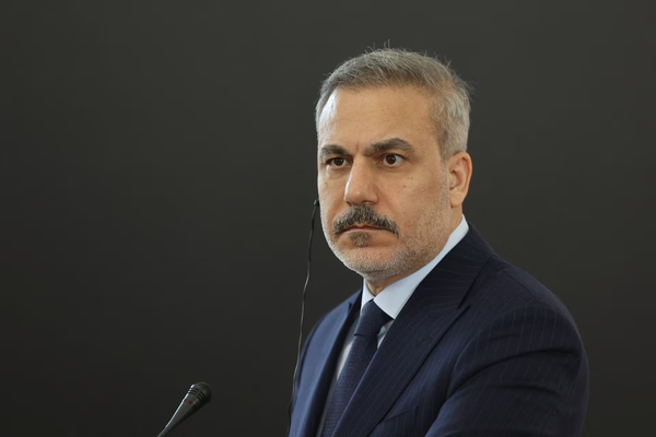 فيدان يدعو إلى وقف الهجمات في الخليج فوراً وعودة الوضع إلى ما قبل الحرب