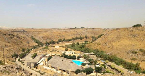بالصورة- انقلاب شاحنة على طريق نهر الليطاني – بلدة إرزي