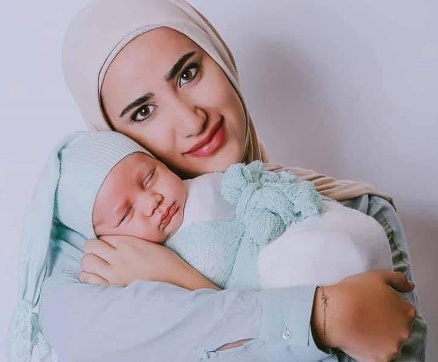 ليليان شعيتو التي لم يقتلها إنفجار بيروت.. قد يقتلها ظلم زوجها والمحكمة الشرعية.. إليكم التفاصيل