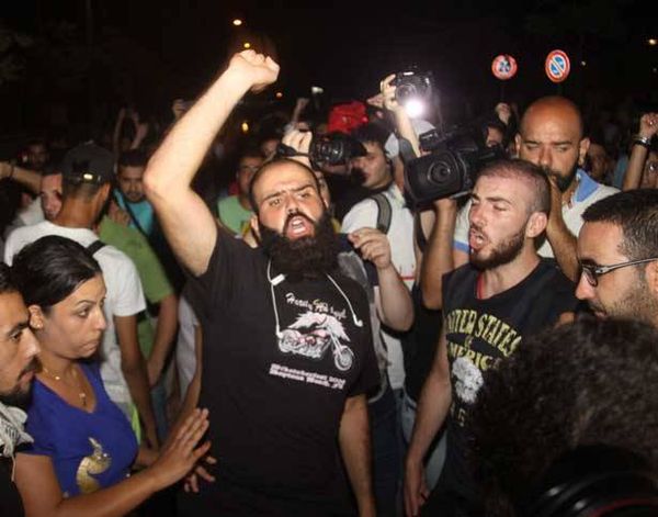 في اليوم السابع... مُتظاهرون
أمام الداخليّة طالبوا برحيل المشنوق
