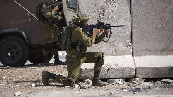مواجهات بين الفلسطينيين وقوات الإحتلال في القدس والعدو يدفع بـ5 آلاف شرطي