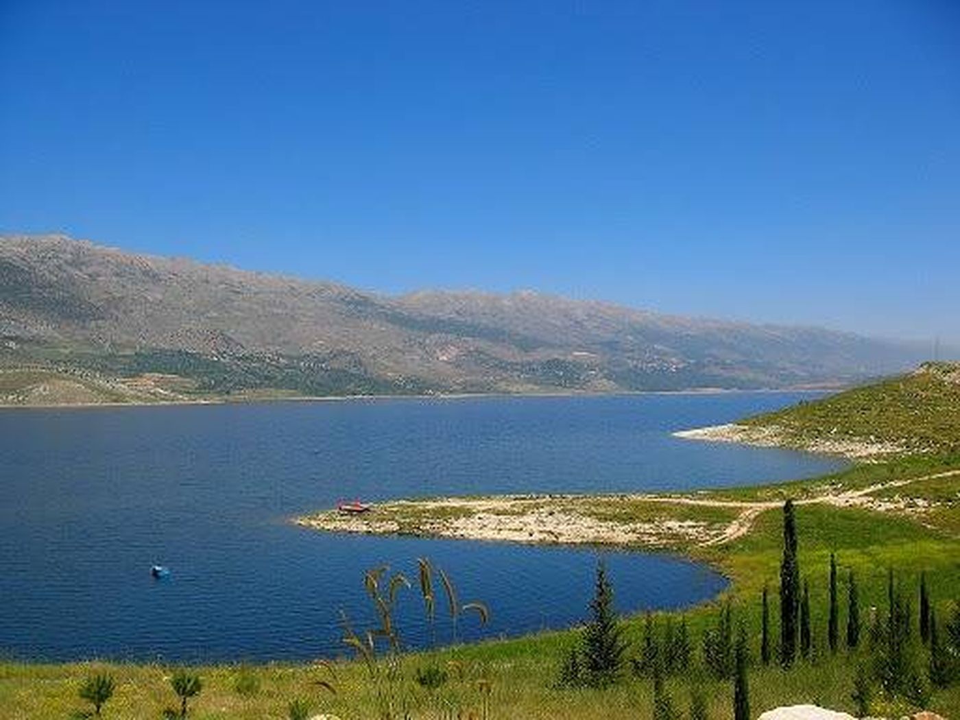 مخزون المياه في بحيرة القرعون ٦٩ مليون متر مكعب