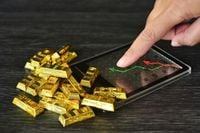 الذهب يتجه لمكاسب أسبوعية طفيفة وسط ترقب بيانات الوظائف الأميركية