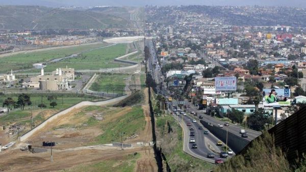 المكسيك تطالب أميركا بتعزيز مراقبة الحدود لمنع تهريب الأسلحة