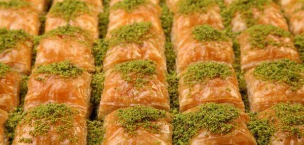 بالصورة- البقلاوة يتخطى سعرها مليون ليرة