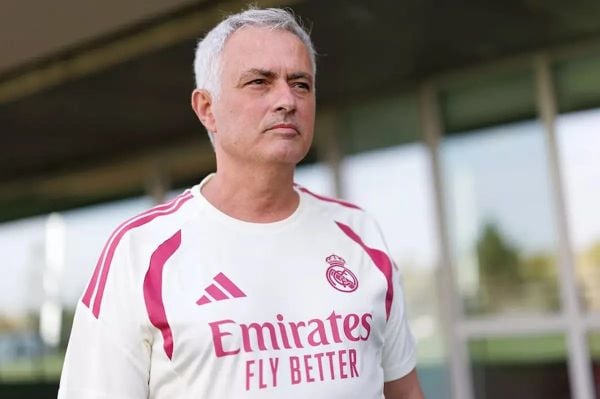 مورينيو يبهر بيريز ويعيد توحيد ريال مدريد