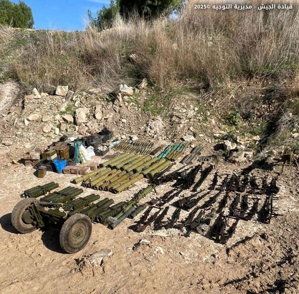 «فتح» في عين الحلوة سلّمت دفعة من سلاحها الى الجيش اللبناني
لجنة الحوار اللبناني- الفلسطيني: إستكمال المرحلة الخامسة
 من عمليّة تسليم السلاح داخل المخيّمات