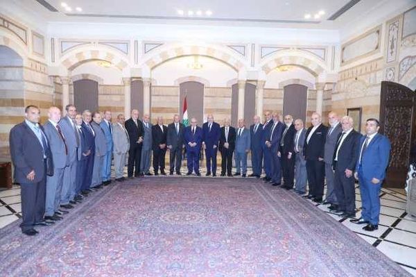 سلام إستقبل رابطة قدماء القوى المسلحة وزواراً
روكز: منحة العسكريين ستصرف بشكل دوري كلّ شهر