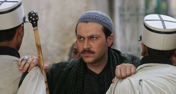 أحدث صورة لمعتز 'باب الحارة' مع زوجته!