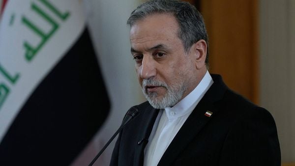 عراقجي: أميركا تدعم هدفها لما يسمى بـ "العملية" بالتهديد بفرض عقوبات ثانوية والحرمان من النظام المالي الأميركي