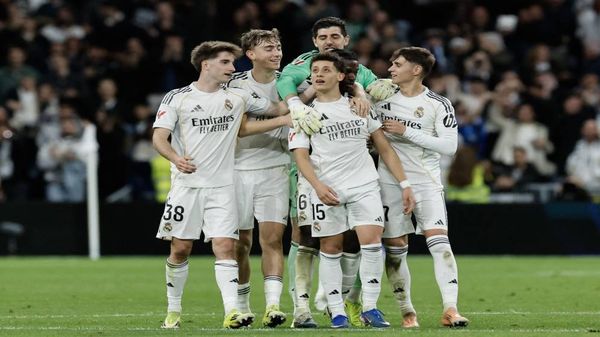 ريال مدريد يكتسح إلتشي ويلاحق برشلونة