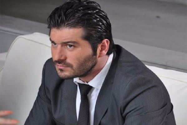 بالفيديو والصور۔۔ يزن السيد يبكي خلال هدم مطعمه في دمشق..بث مباشرة لعملية الإزالة