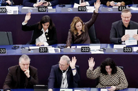 بسبب غرينلاند… أوروبا تجمّد اتفاقها التجاري مع واشنطن