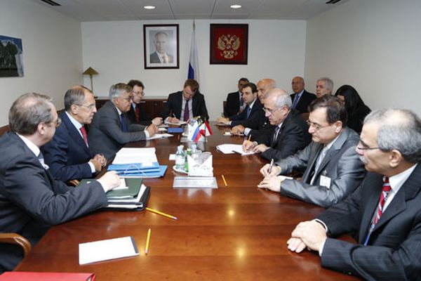 ساعة كاملة بين اوباما وسليمان حول لبنان والتمديد ترتفع اسهمه ...<br />
بري والسنيورة وجنبلاط مع التمديد ويبقى حزب الله الرافض حتى يوضح سليمان سياسته ...<br />
شربل لـ«الديار»: التفجيرات ستستمر والضاحية الاكثر استهدافا والخوف على المسيحيين من بعضهم