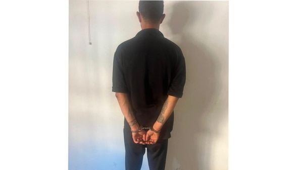 يبتزّ فتيات قاصرات في برج البراجنة.. فوقع بقبضة قوى الأمن