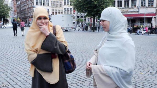 محكمة أوروبية تؤيد حظرا فرنسيا على الحجاب بالمستشفيات