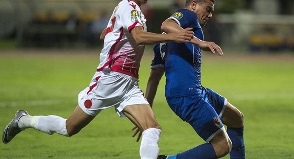 الاتحاد الأفريقي لكرة القدم يعلن عن عقوبات منتظرة على الوداد ولاعب الأهلي عماد متعب