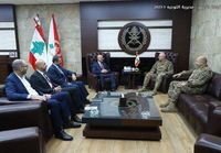 قائد الجيش استقبل وزير البيئة