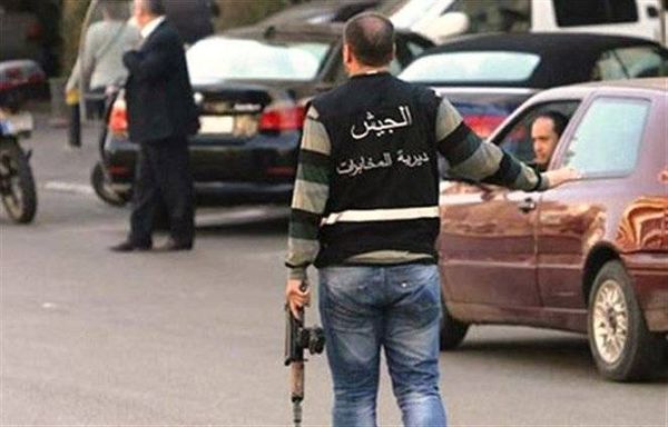 توقيف عامل سوري بعد تعرّضه لعمّال لبنانيين