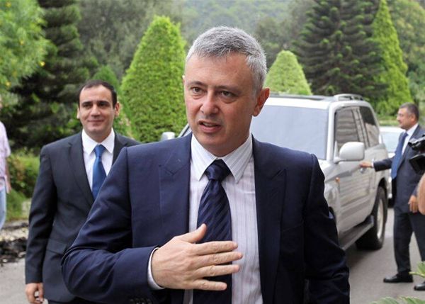 لودريان عائد في منتصف تموز.. هل سيتخلّى الحزب عن ترشيح فرنجية؟ا
