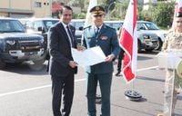 الجيش تسلّم هبة آليات عسكريّة من قطر
سفير قطر: ملتزمون بالوقوف الى جانب لبنان