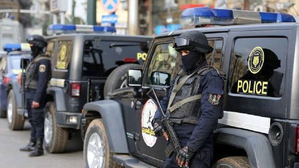 "رويترز": السلطات المصرية ألقت القبض على اثنين من أعضاء منظمة حقوقية