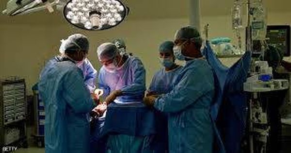 رجل يفاجئ الأطباء بعد تحوّل جلده إلى اللون الأصفر!