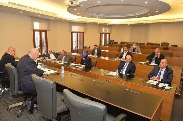 «فرعية الصحة» ناقشت حقوق العاملين في الاستشفاء