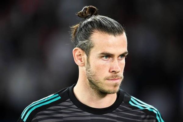 وكيل أعمال غاريث بيل يفتح النار على جمهور ريال مدريد: عليكم تقبيل قدميه!